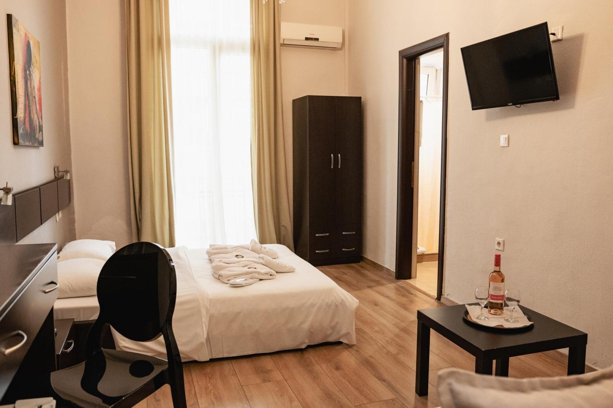 Hotel Ilisia Солун Екстериор снимка